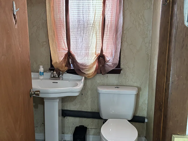 155 Leete St — Photo 10