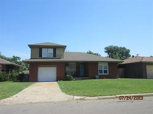 221 E Kerr Dr Photo 1