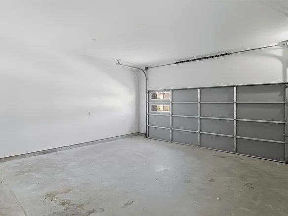 3 bed, 2.5 bath, 2223 sqft, $3,200 — Photo 4