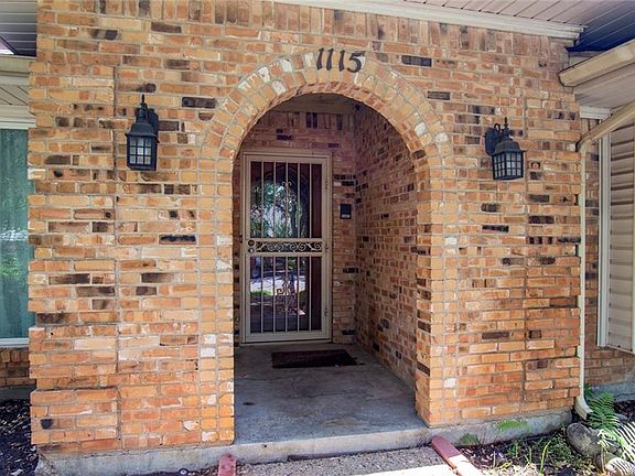 3rd image of 1115 Wellington Dr