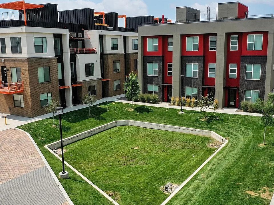 courtyard view in front of unit