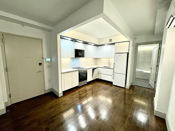 2nd image of 150 Lenox Rd #2D