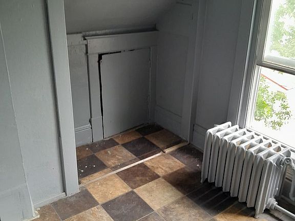 3rd image of 220 5th Ave SW #3