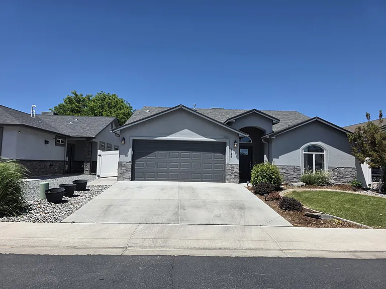 3046 Red Pear Dr — Photo 1