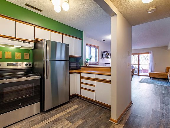 5th image of 2765 Charles Ct NW