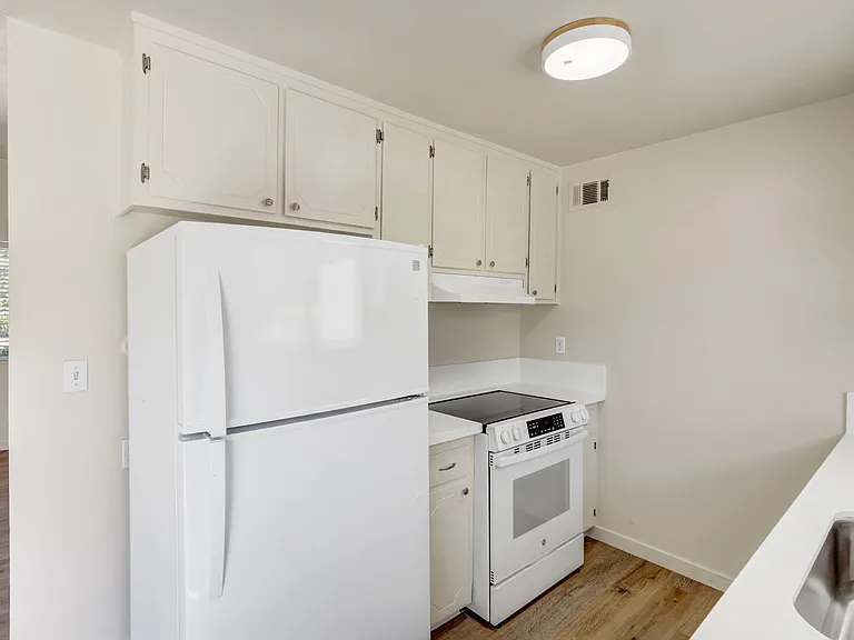 406 Scripps Dr — Photo 9