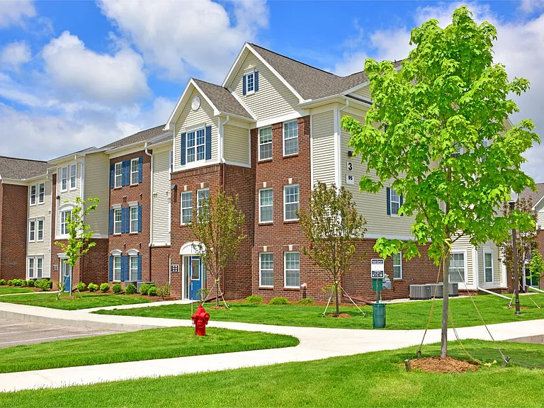 River Hills Apartments — Photo 37