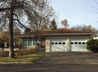 813 7th Ave NE, Devils Lake, ND 58301