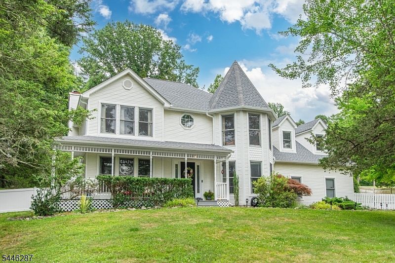 1st image of 1 Victoria Pines Ln