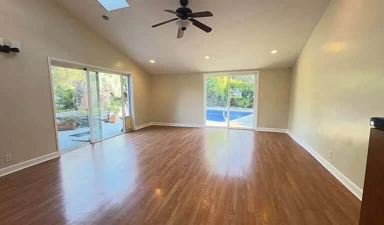 403 Lupin Ln — Photo 14