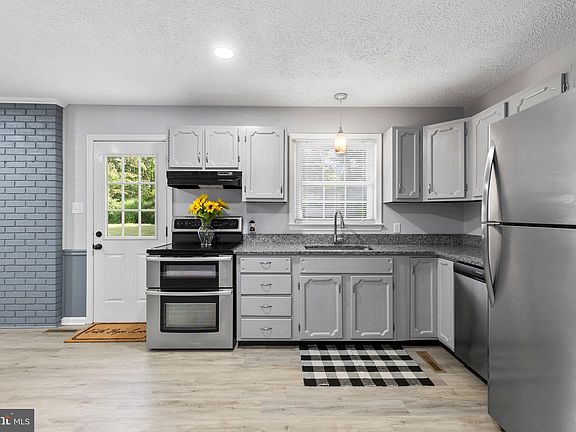 4th image of 10607 Rollingwood Dr