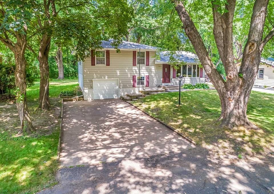 1st image of 2673 Mayer Ln N