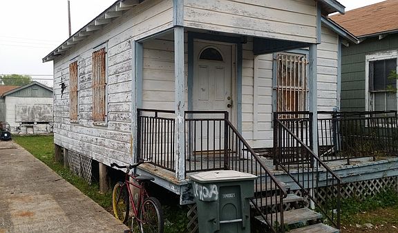 2nd image of 4126 Avenue Q 1/2