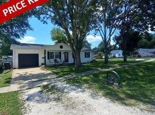 509 1st St, Carrollton, IL 62016