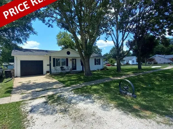 509 1st St, Carrollton, IL 62016