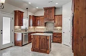 4 bed, 2601 sqft, $2,650 — Photo 3