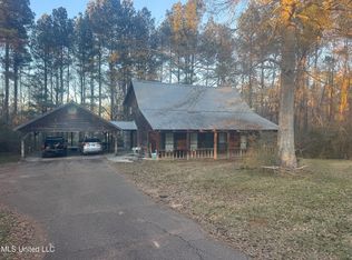 2067 McComb Hville Rd, McComb, MS 39648