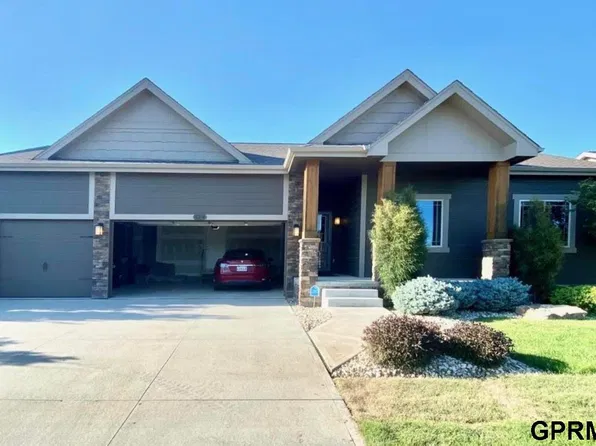 16214 Whitmore St, Bennington, NE 68007