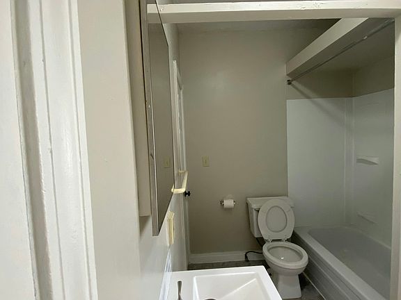 4th image of 1701 Fulton Rd APT 4