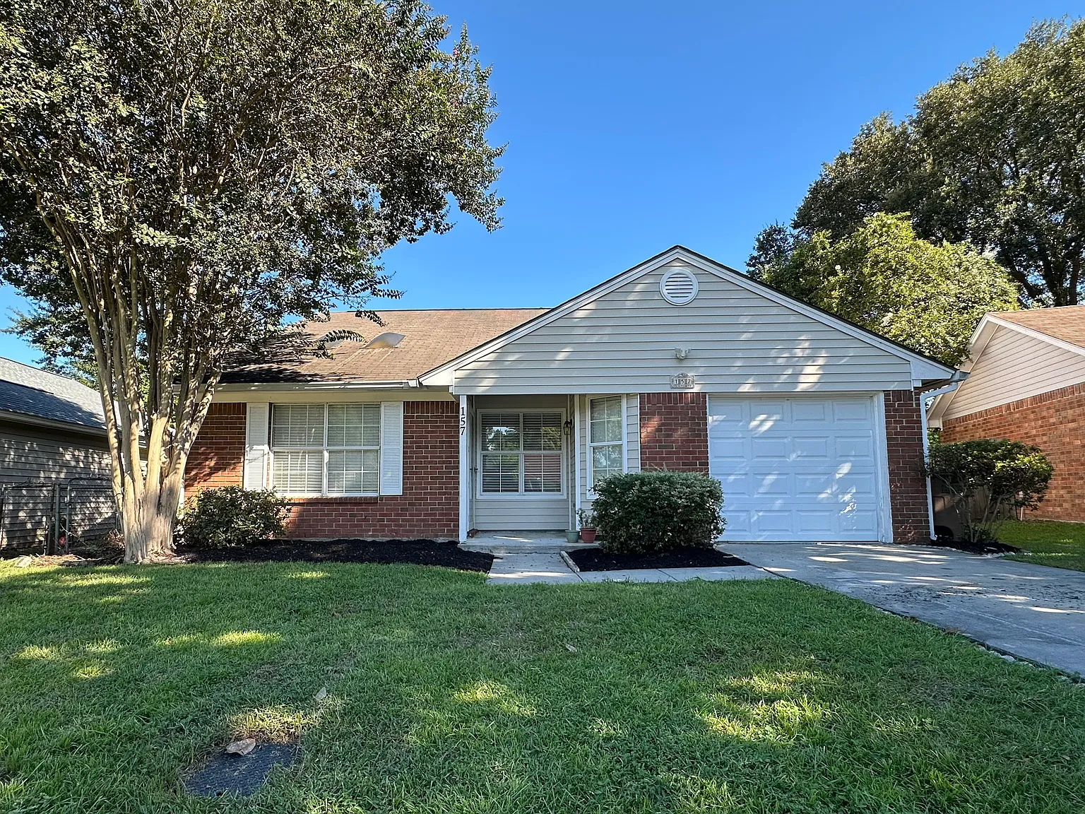 3 bed, 1275 sqft, $2,225 — Photo 1