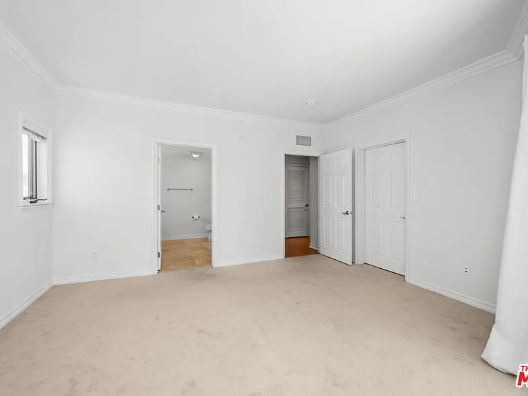 1000 Granville Ave #404 — Photo 42