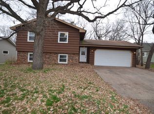 8280 Red Oak Dr, Mounds View, MN 55112