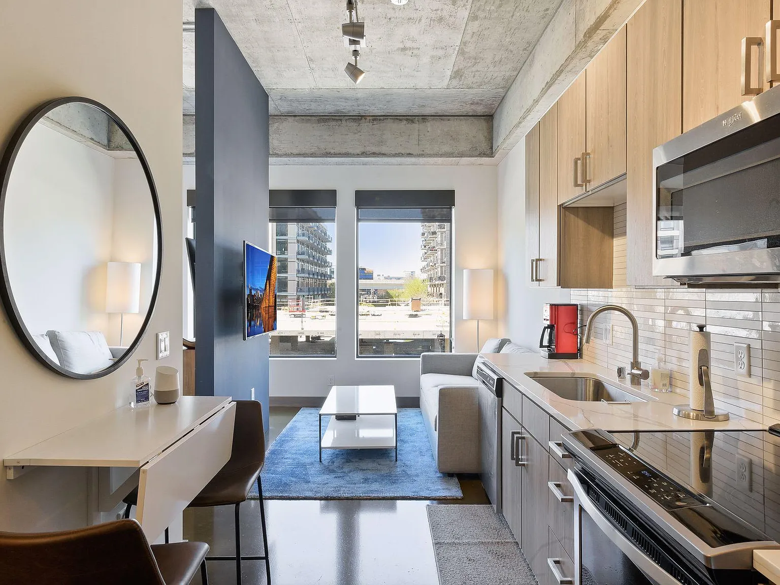 1 bed, 1.0 bath, 451 sqft, $2,100 — Photo 2