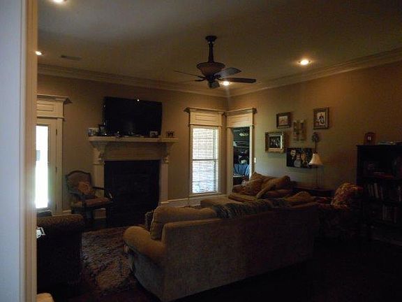 2nd image of 3205 Saddlebrook Dr
