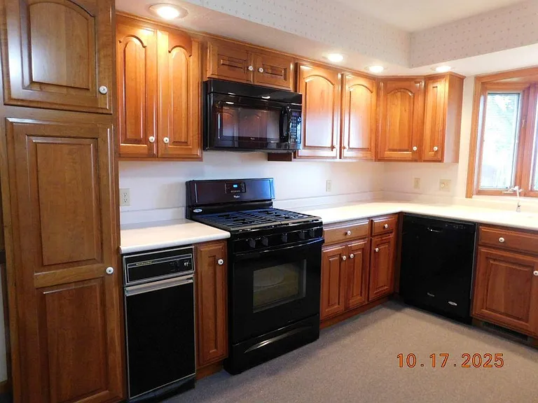 1710 Alpha St — Photo 15