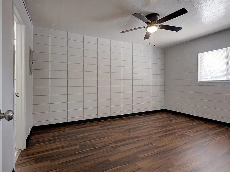 1325 W Lindsey St — Photo 39