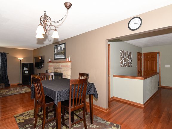 Dinnette Open to FR & LR