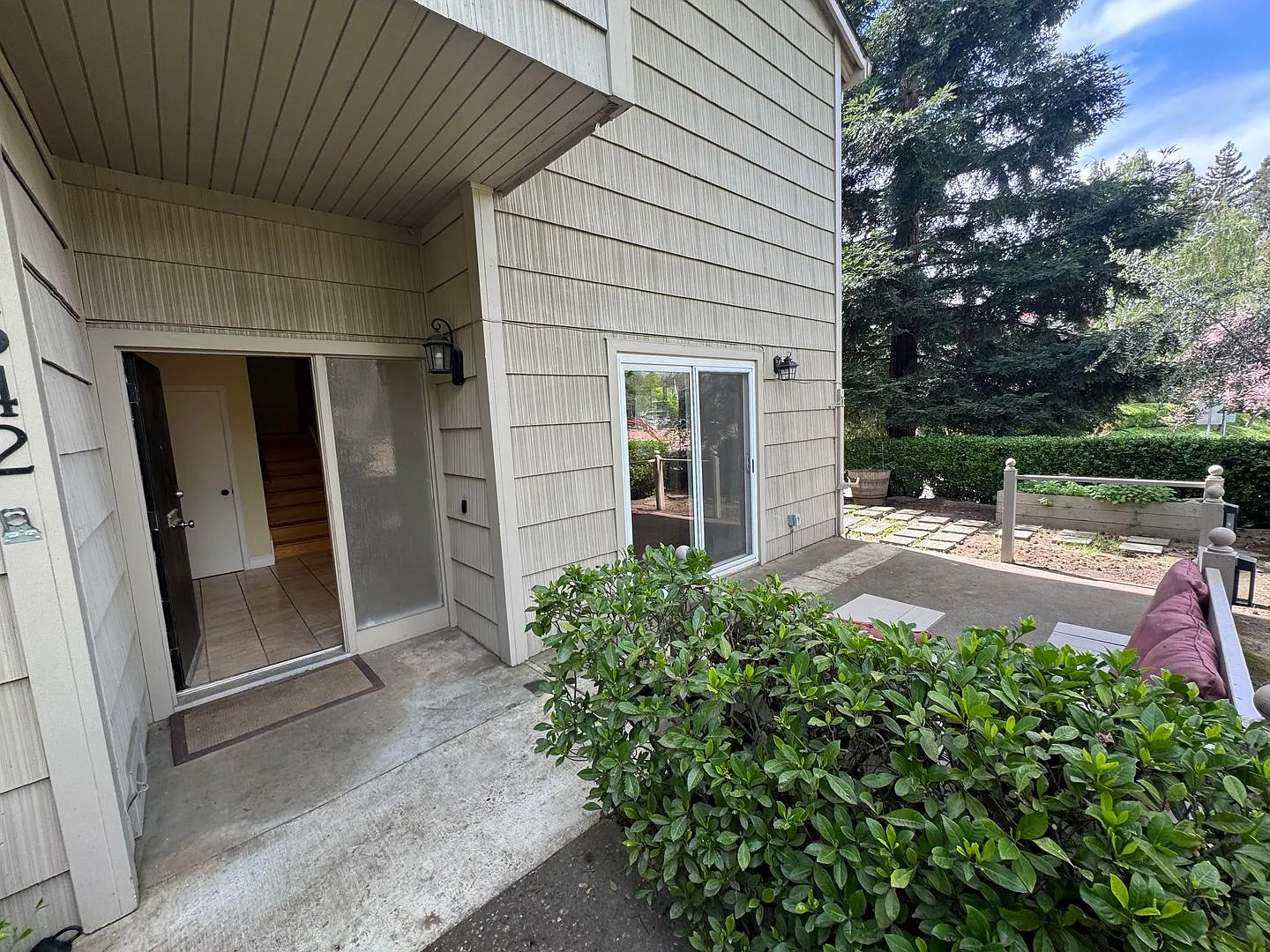 3 bedroom 2.5 bathroom | Campus Commons Home — Photo 4