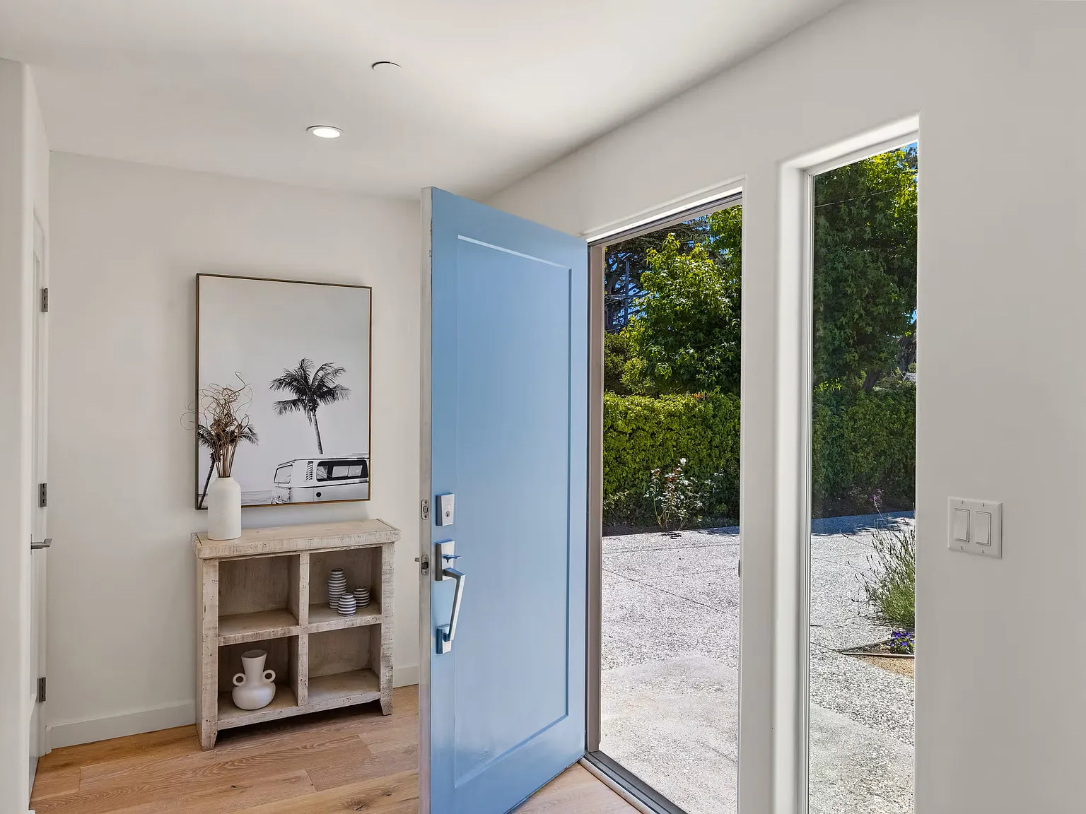 3 bed, 2100 sqft, $9,600 — Photo 4