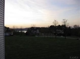 15 Fairways Ln, Beacon, NY 12508