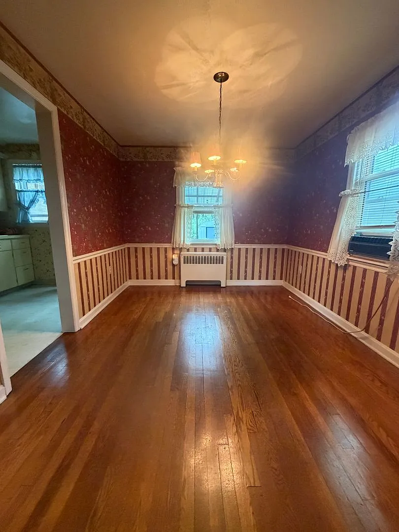 Available For Showing Now 3 Bedroom / 1 Ba — Photo 2