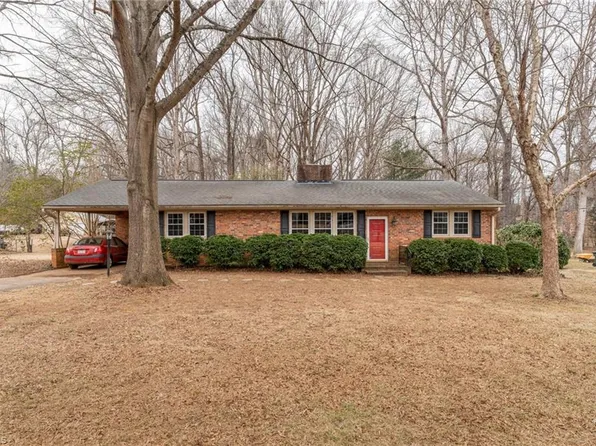 3521 Cherry Ln, Greensboro, NC 27405