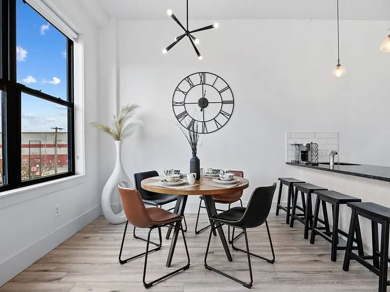 300 Hoyt Realty Inc — Photo 33