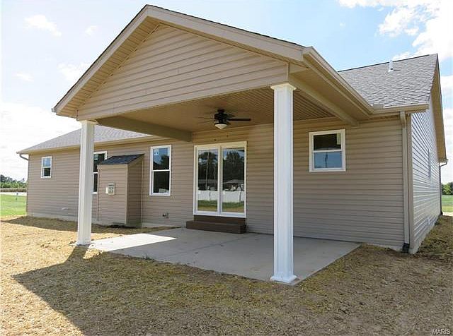 2nd image of 909 Creekside Dr