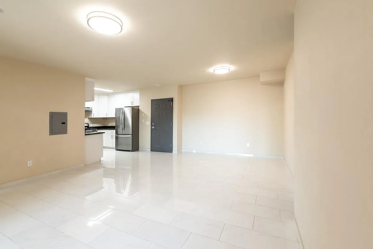 2 bed, 1360 sqft, $3,295 — Photo 4