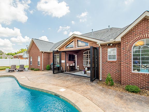 3rd image of 4505 Mount Mabry Ln