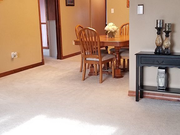 4th image of 121 E Liberty Ct