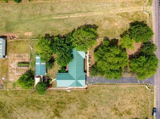 422 Old Center Church Rd, Whitesboro, TX 76273