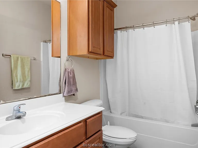 305 Holleman Dr E #205 — Photo 8