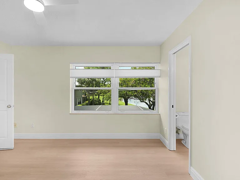 2442 SW Danbury Ln — Photo 30