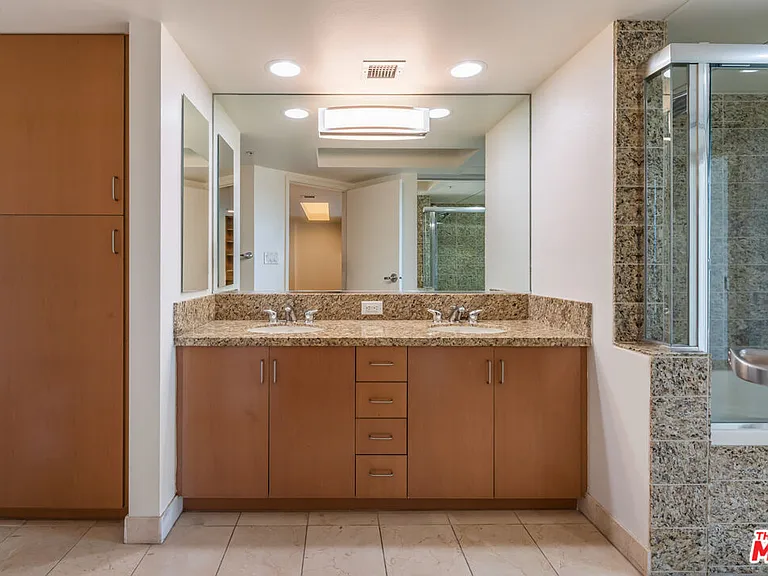 13700 Marina Pointe Dr #721 — Photo 9
