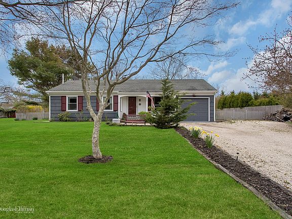 2nd image of 1035 McCann Ln