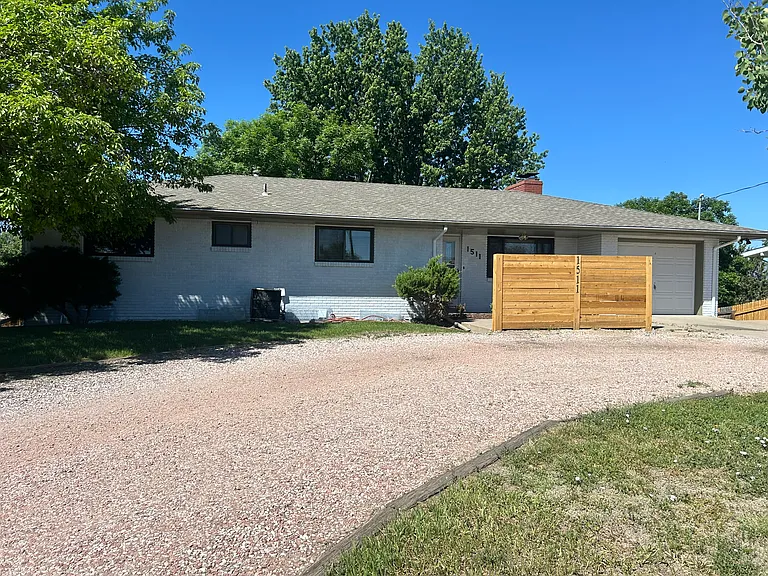 1511 S Summit View Dr #UPPER LEVEL — Photo 2