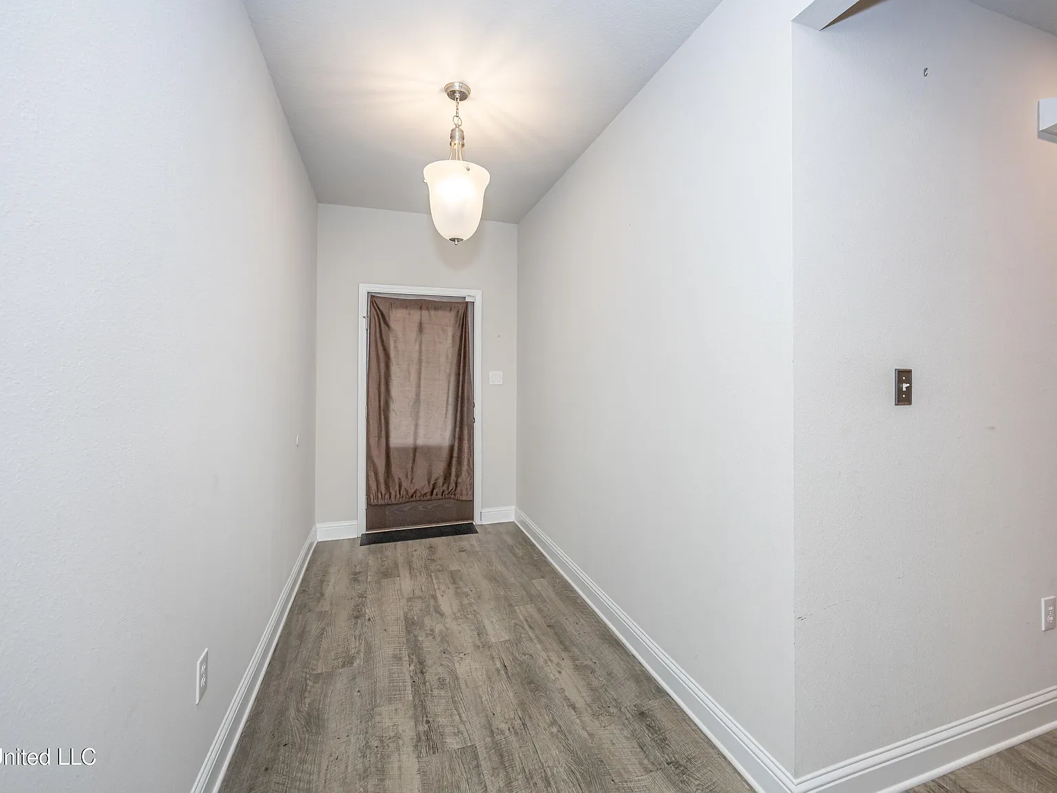 4 bed, 2.5 bath, 2353 sqft, $2,500 — Photo 4