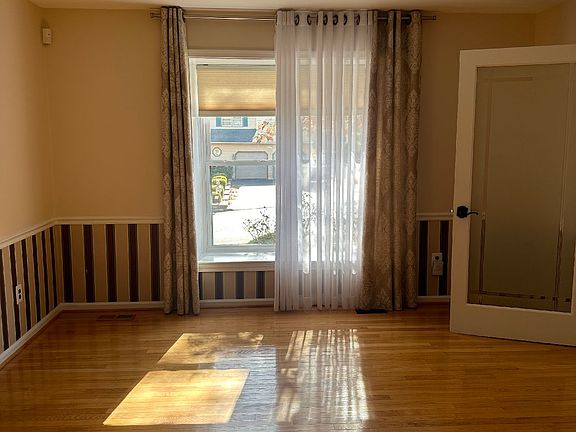 3rd image of 34 Addington Dr
