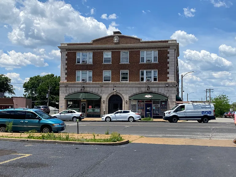 Given the location on Grand Boulevard, apartments in the P Building are surprisingly quiet.